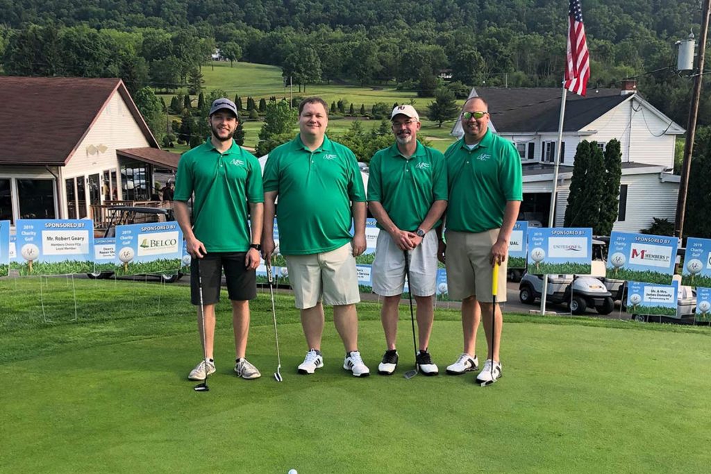 men golfing